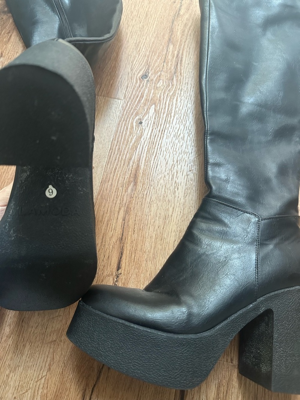 La Moda Women’s Black Platform Knee-High Boots - Picture 4 of 7